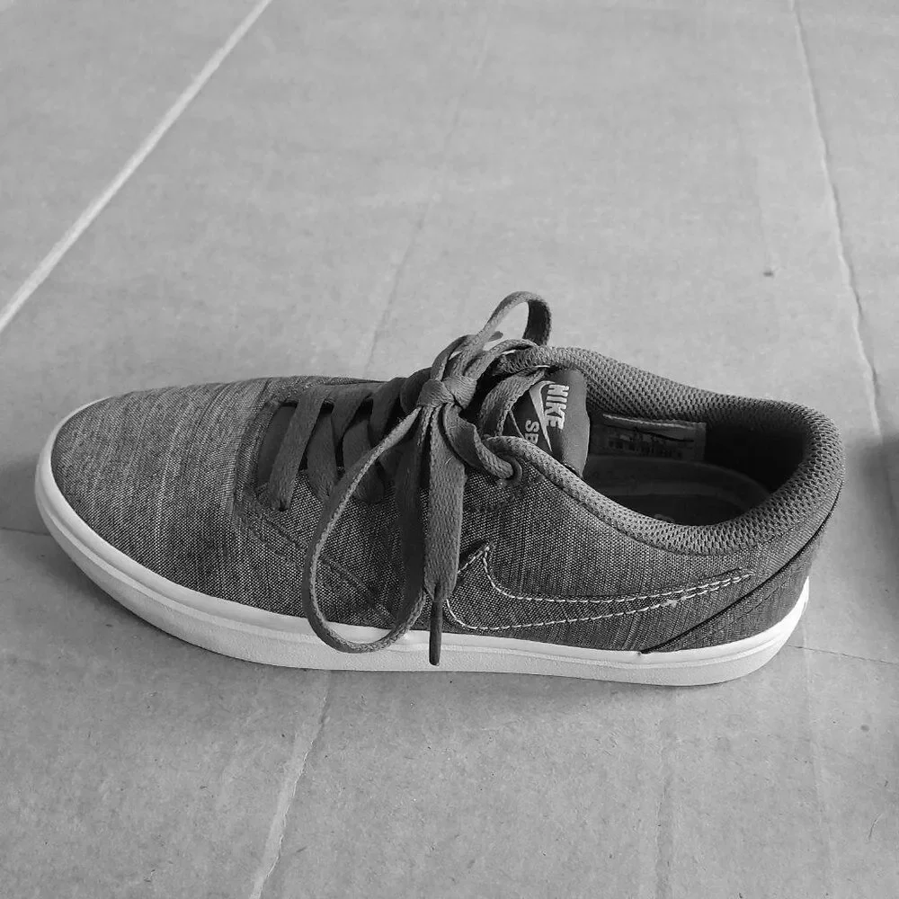 Nike SB Check Solar Soft Women’s Gray Running Sneakers Size 6